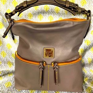 Dooney & Bourke Dillen Elephant Pebble Leather Medium Pocket Sac Hobo Red Lining